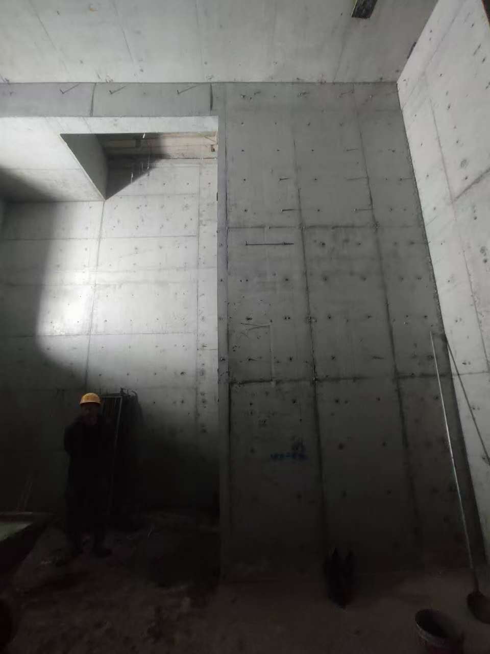 宁南墙上开槽钢筋断了有影响吗